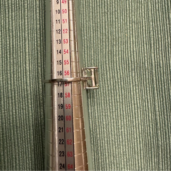 925 Sterling Silver and Aquamarine (?) Emerald Cut Ring with side stones - Picture 7 of 9